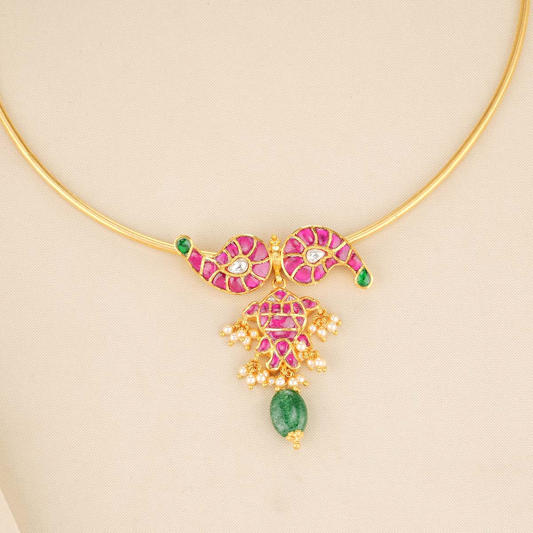 Stunning Hasli Necklace Set