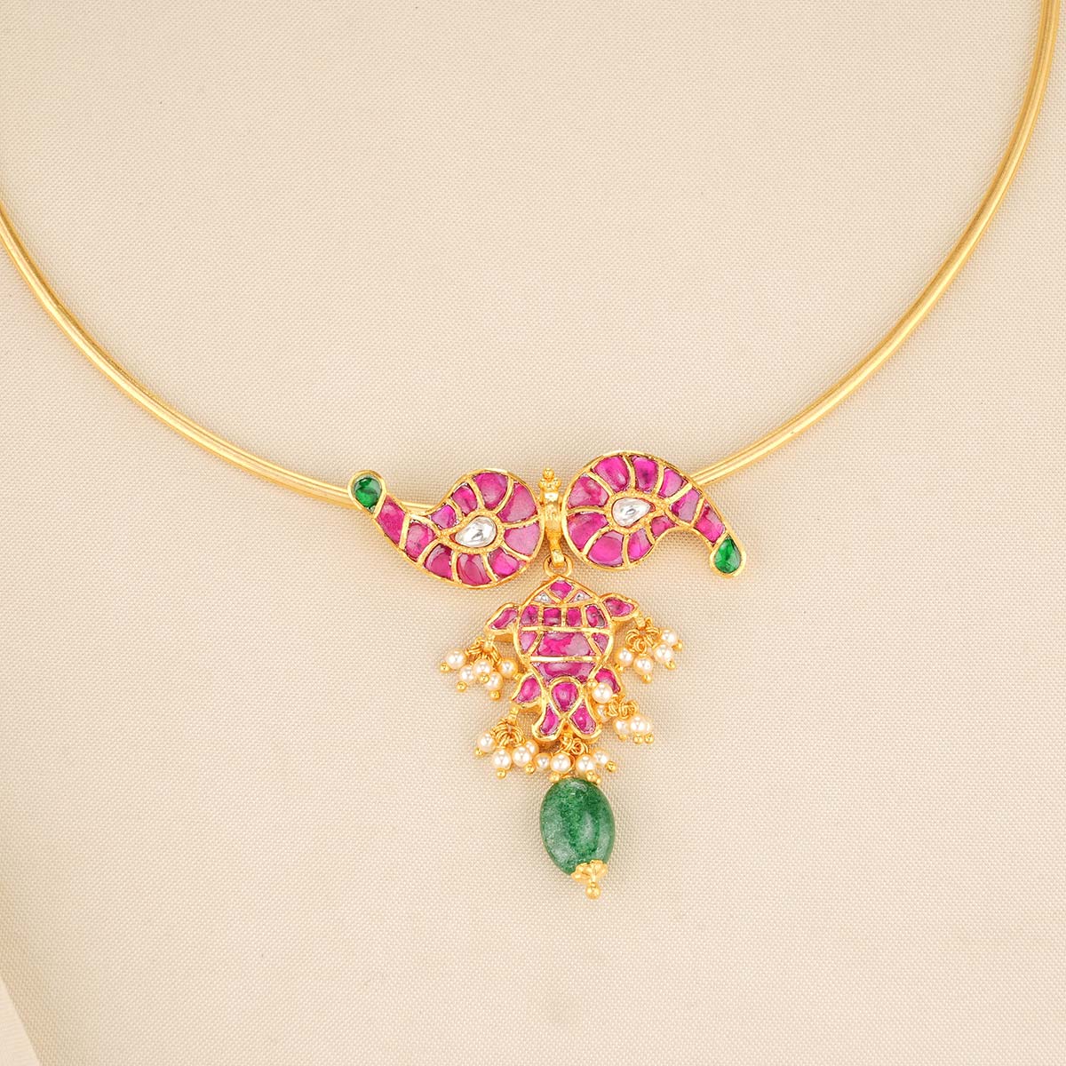 Stunning Hasli Necklace Set