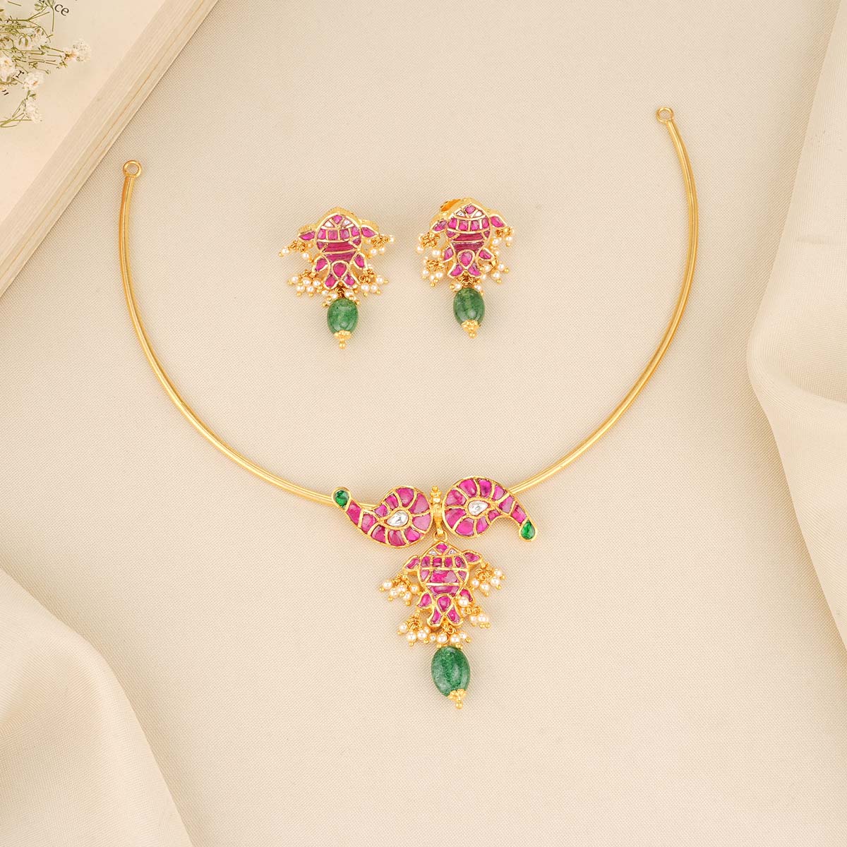 Stunning Hasli Necklace Set