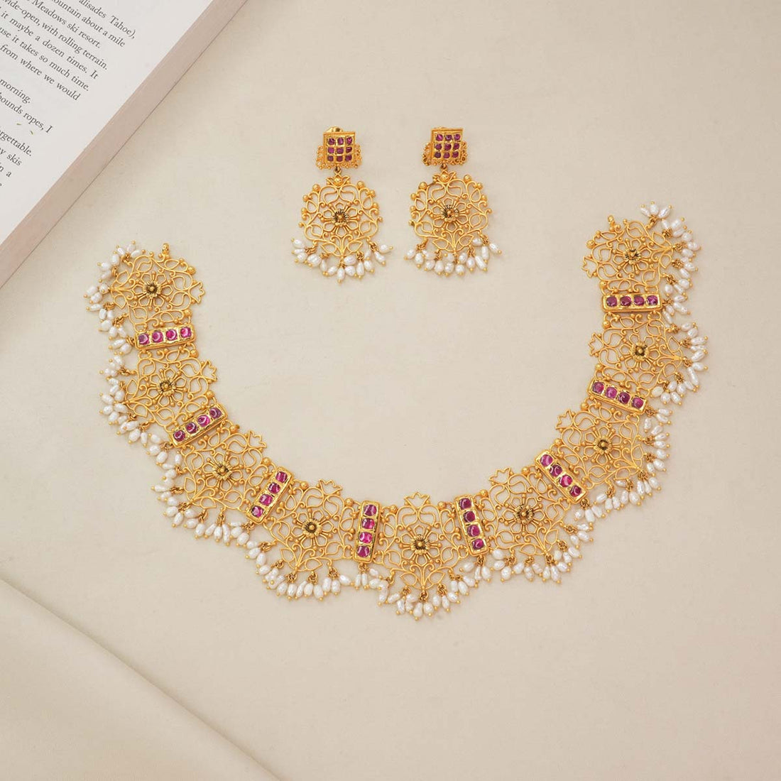 Trendy Antique Short Necklace Set