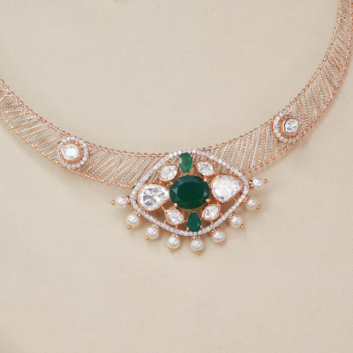 Sara Short Necklace Set
