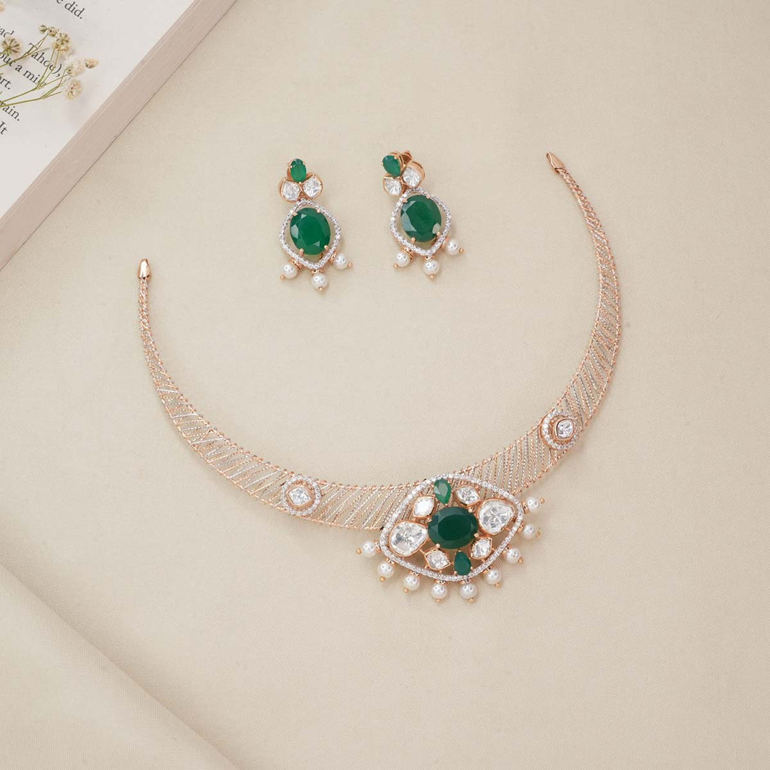 Sara Short Necklace Set