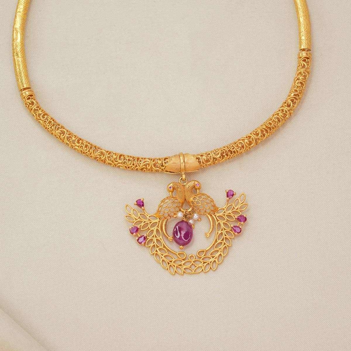 Prettiest Short Necklace Set