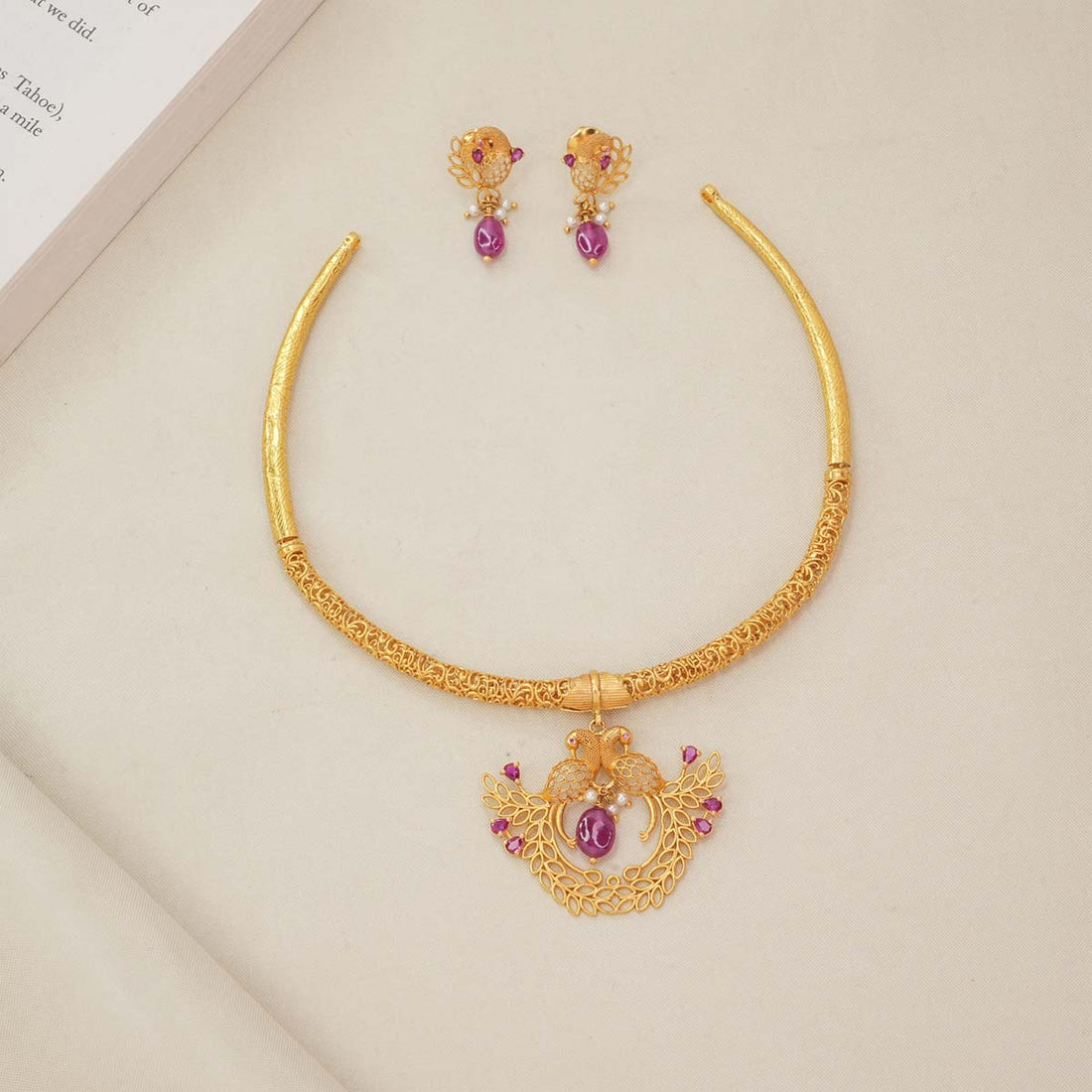 Prettiest Short Necklace Set