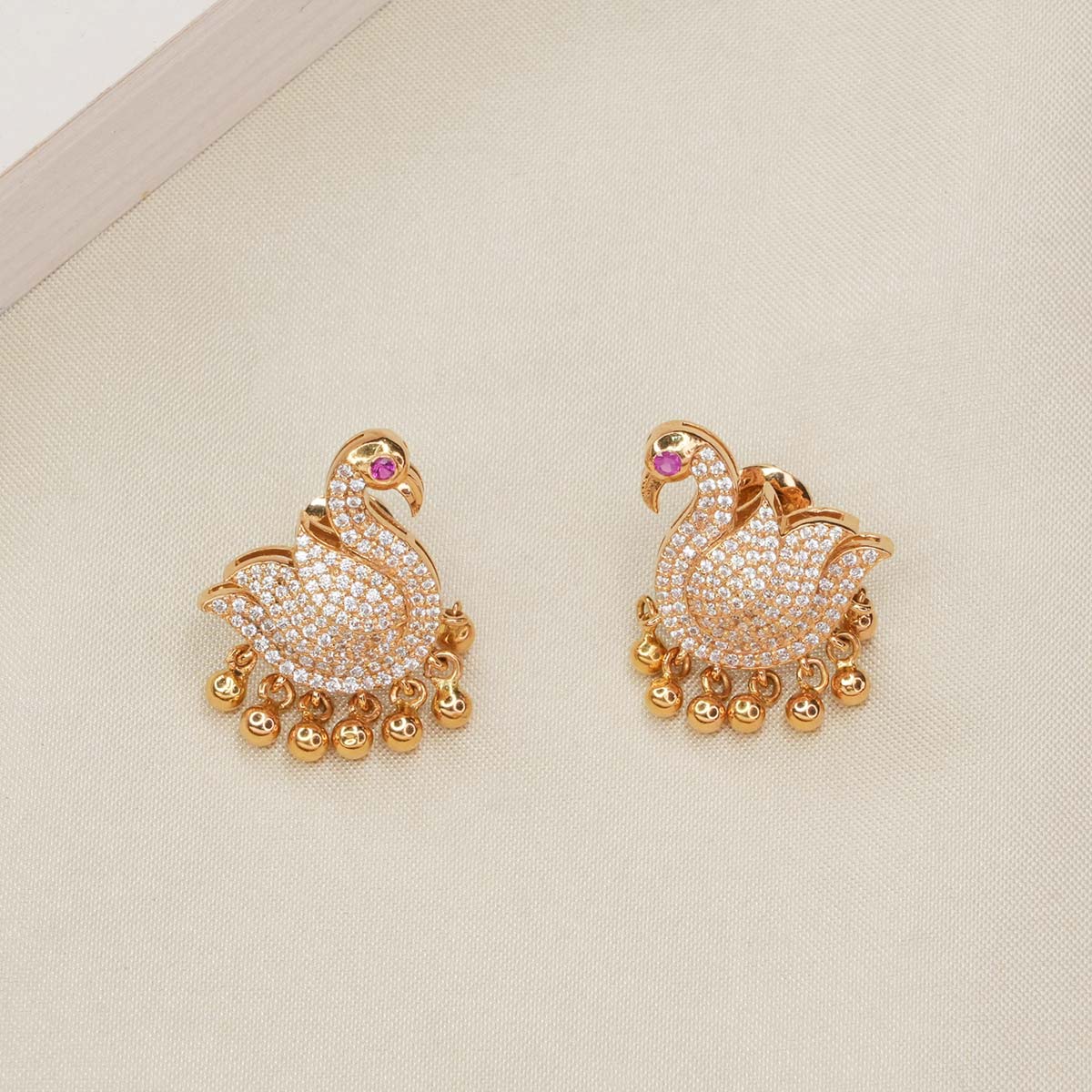 Pink Swan Short Necklace Set