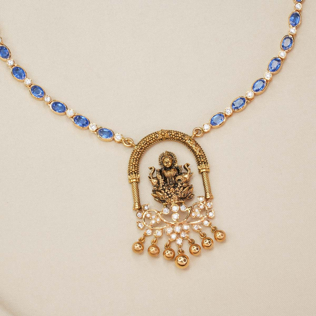 Varshika Short Necklace Set