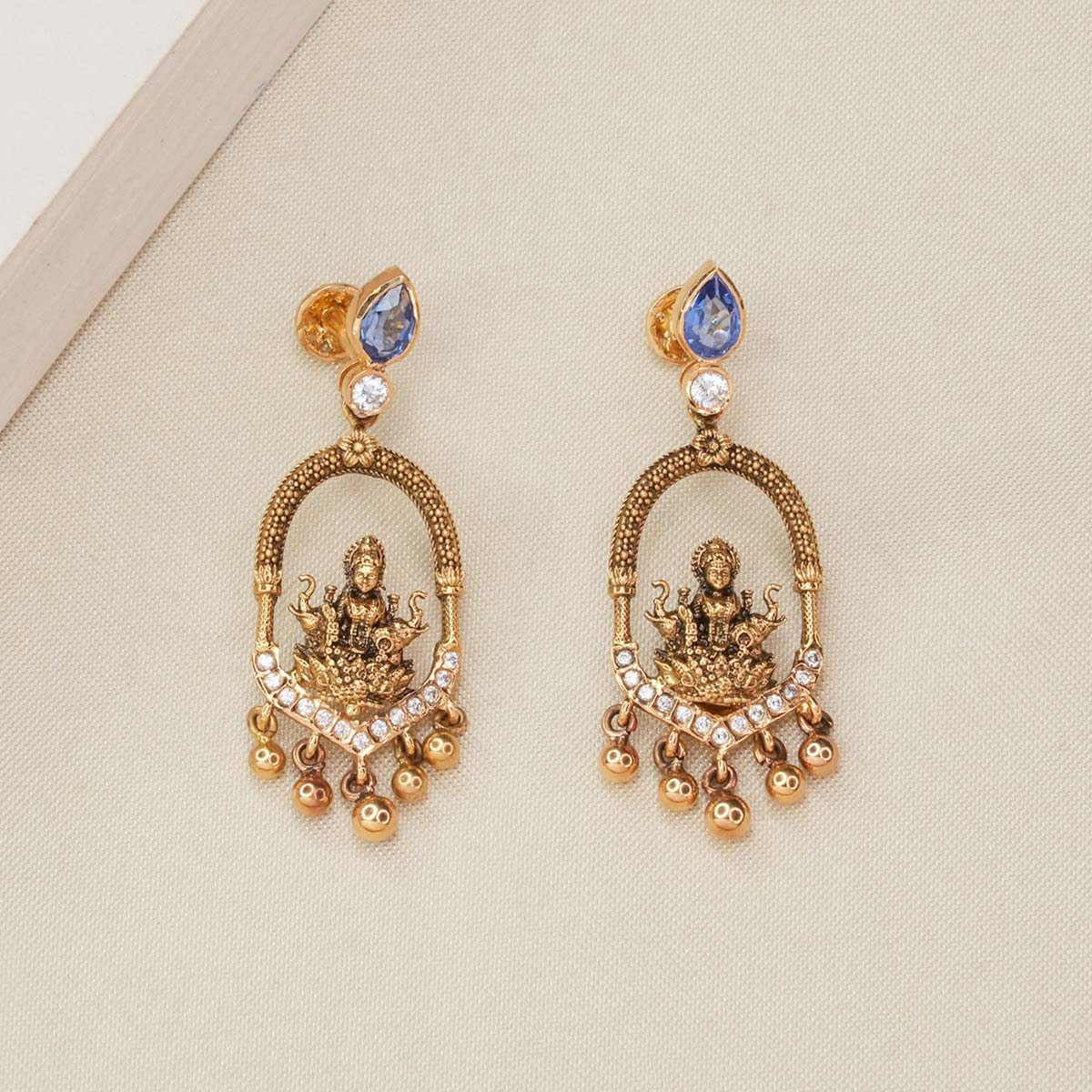 Varshika Short Necklace Set