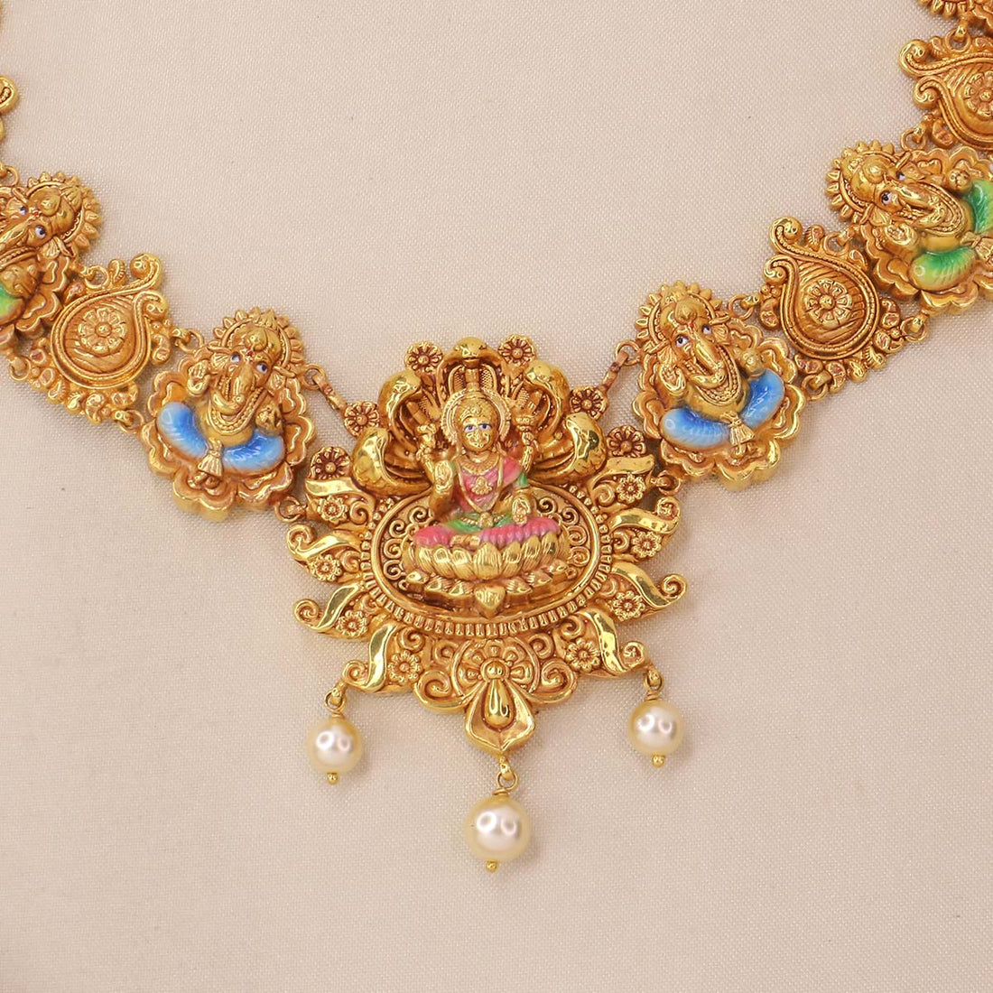 Jashwanthi Short Necklace