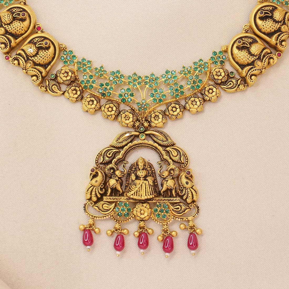 Gleaming Short Necklace