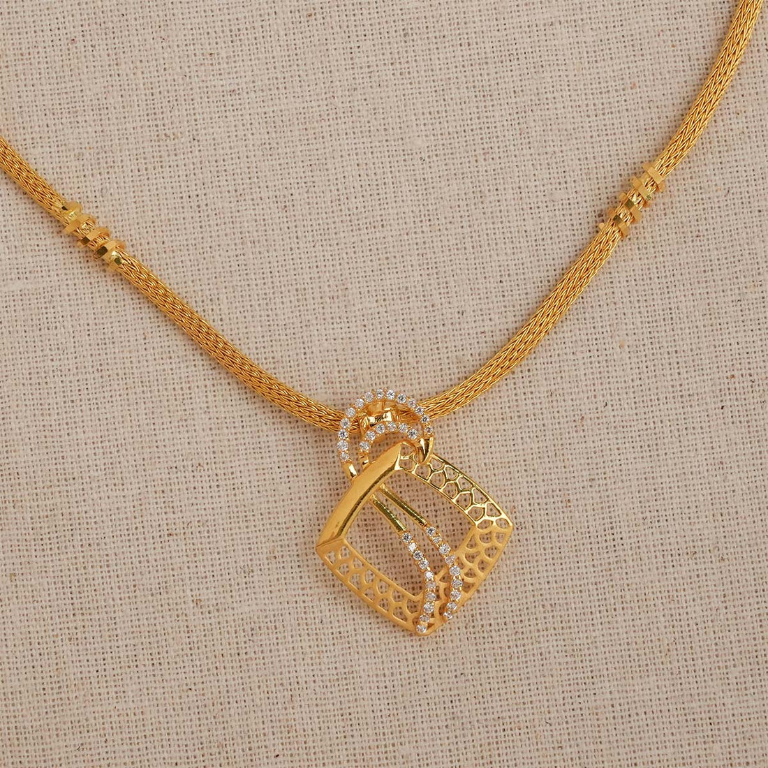 Rishvikha Short Necklace Set
