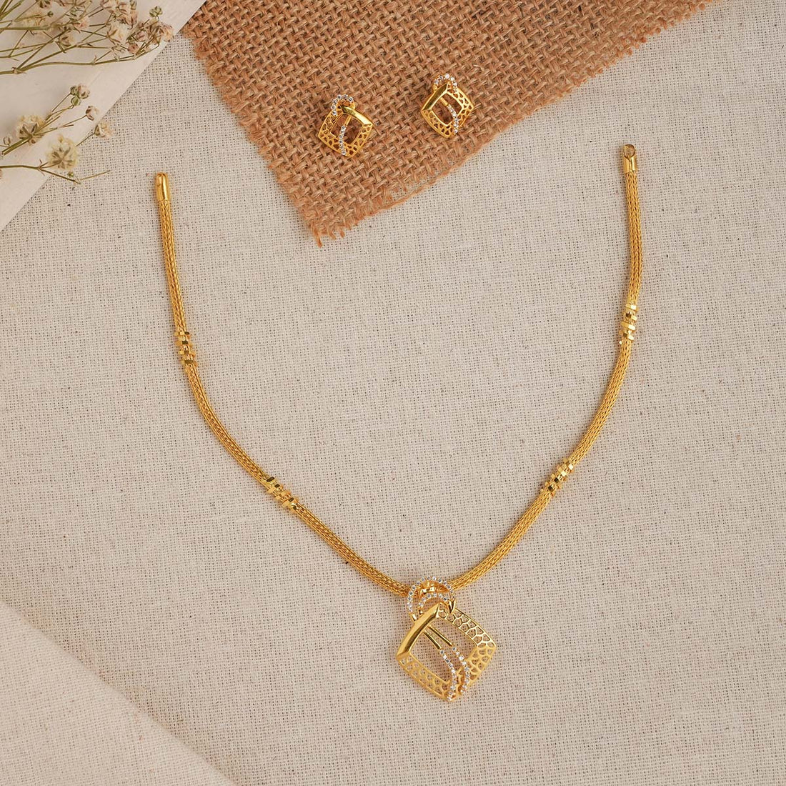 Rishvikha Short Necklace Set