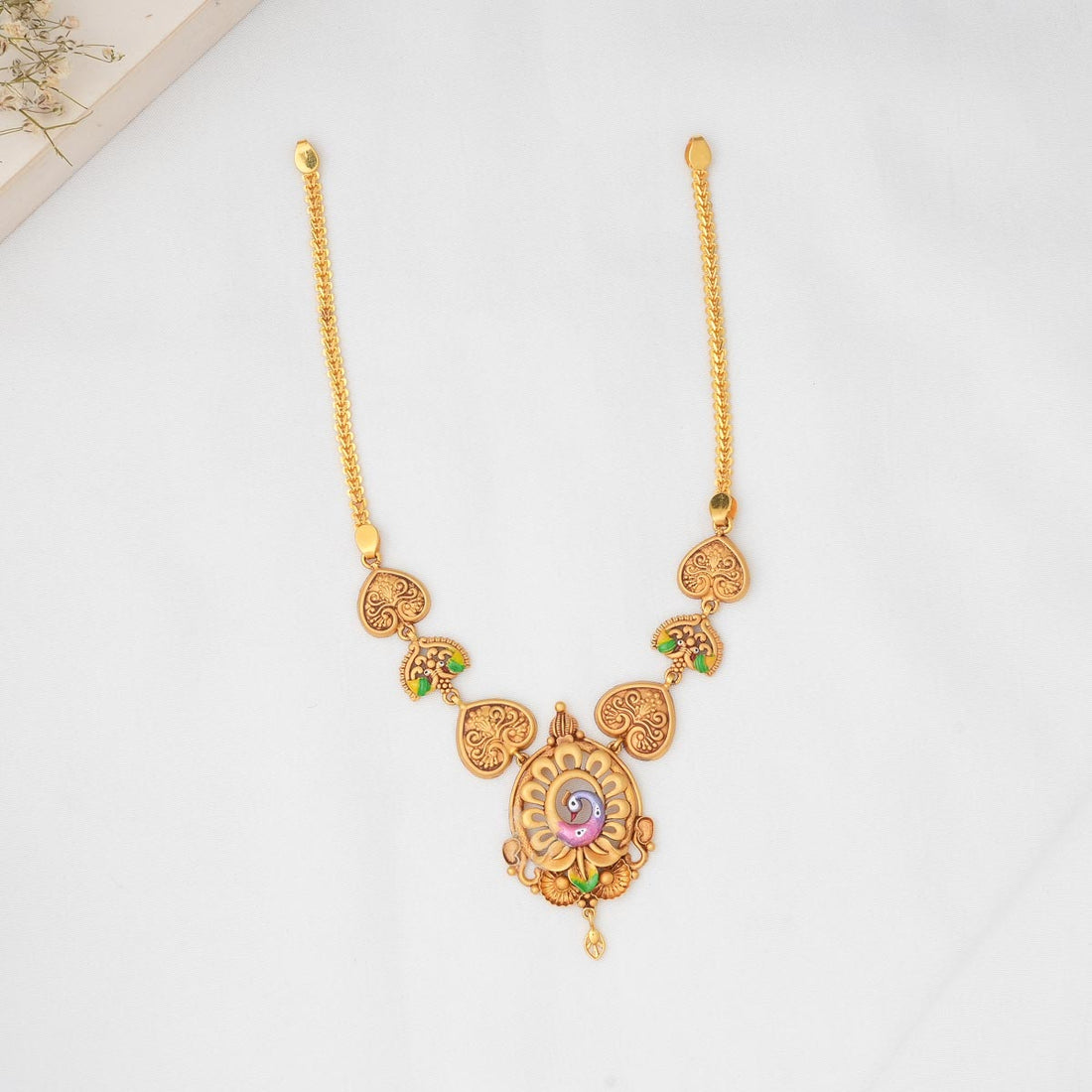 Dhashikha Short Necklace
