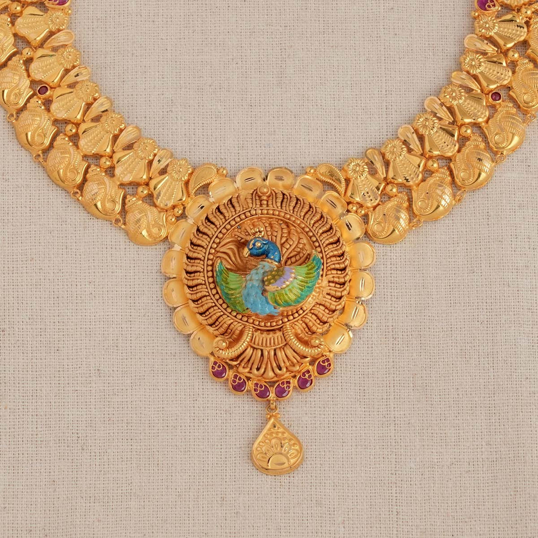 Attractive Short Necklace
