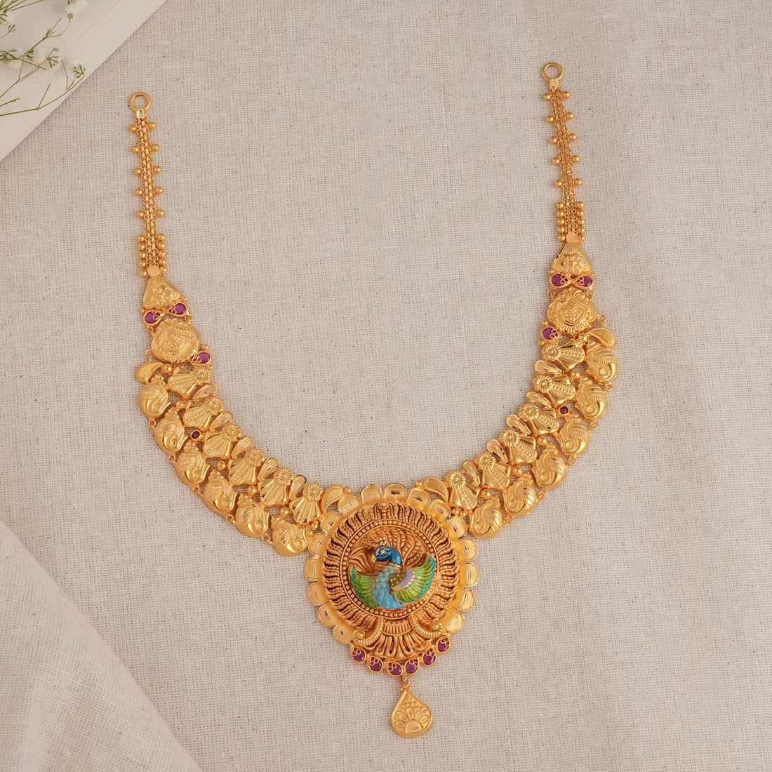 Attractive Short Necklace