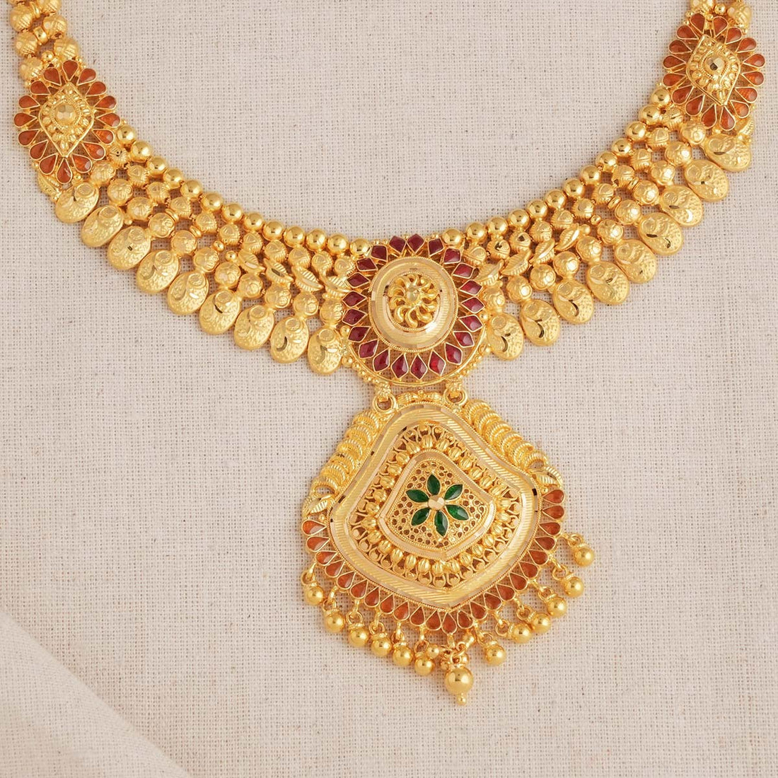 Aswaki Short Necklace