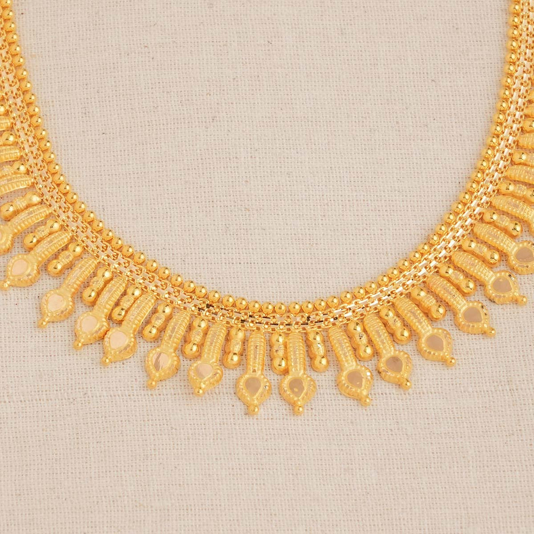 Yalinisri Short Necklace