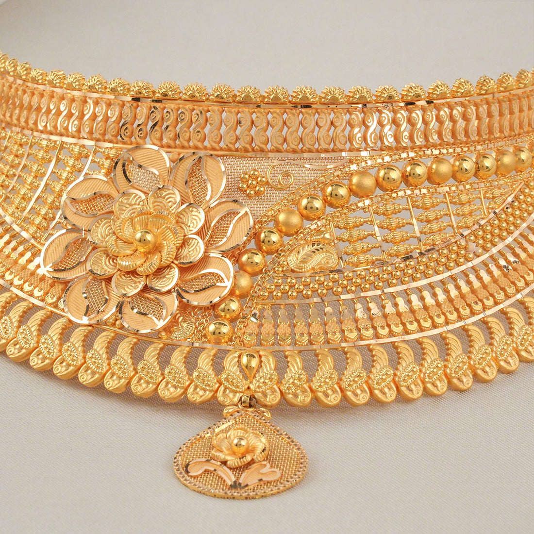 Gorgeous Gold Choker