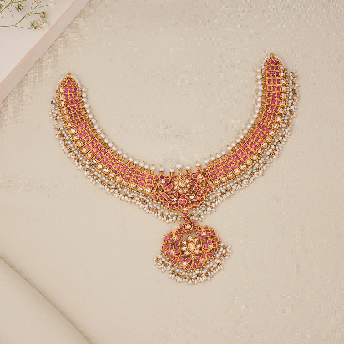 Traditional Elegance Short Necklace