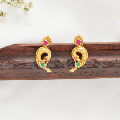 Stunning Hasli Necklace Set