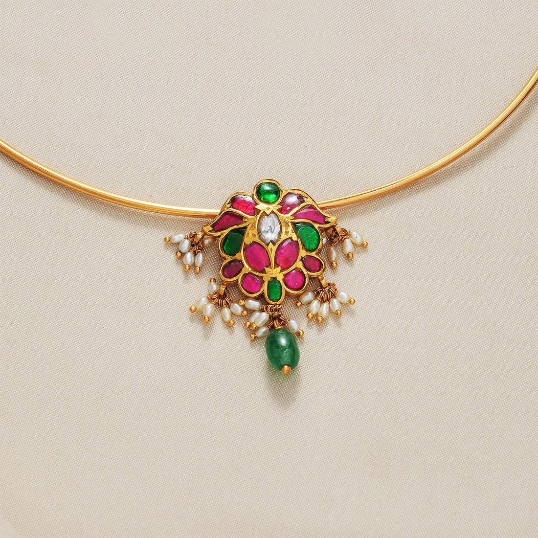 Attractive Short Necklace Set