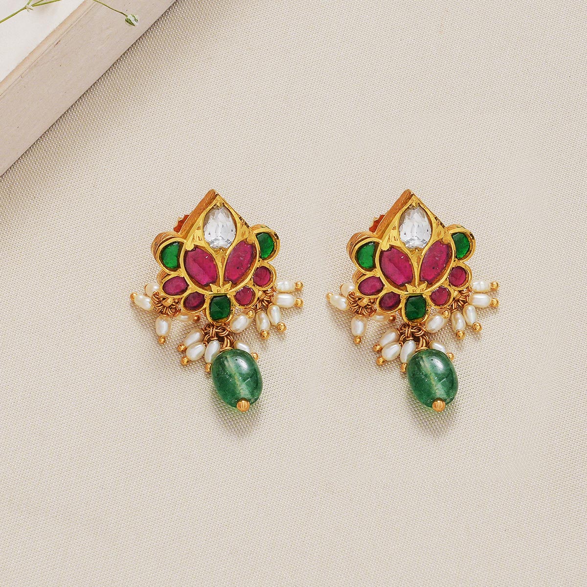 Attractive Short Necklace Set