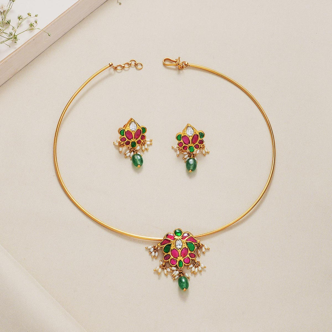 Attractive Short Necklace Set