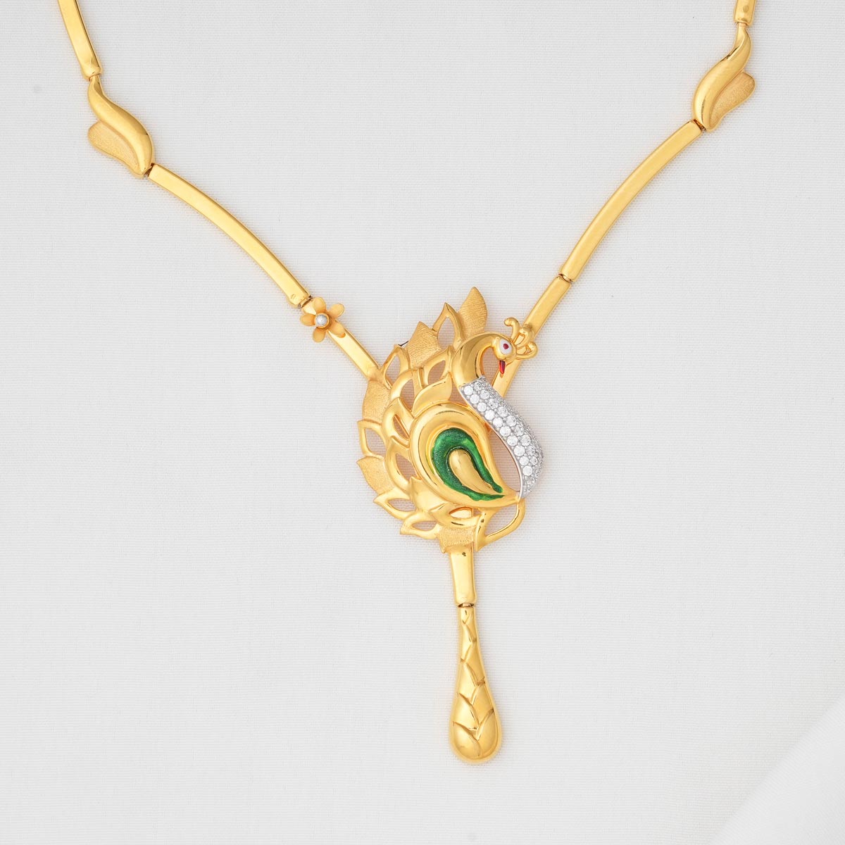 Gorgeous Short Necklace