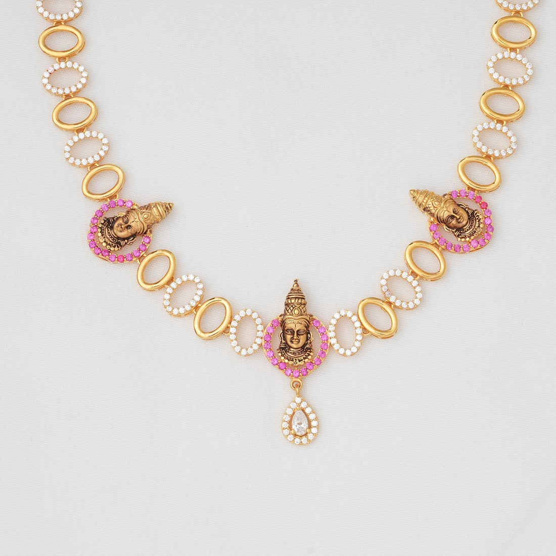 Chic &amp; Fabulous Short Necklace