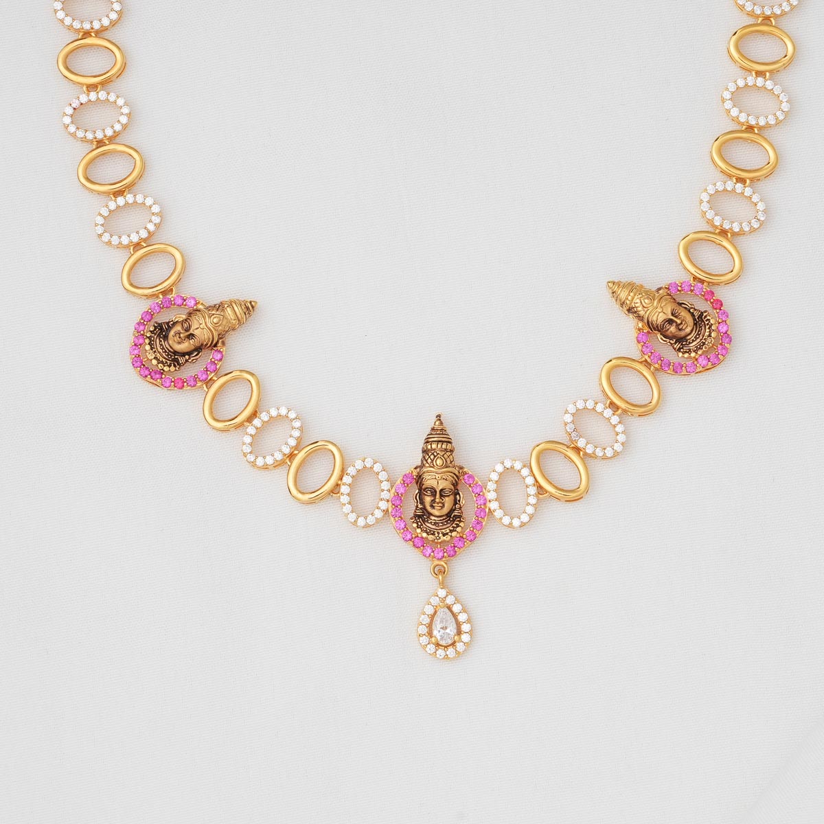 Chic &amp; Fabulous Short Necklace