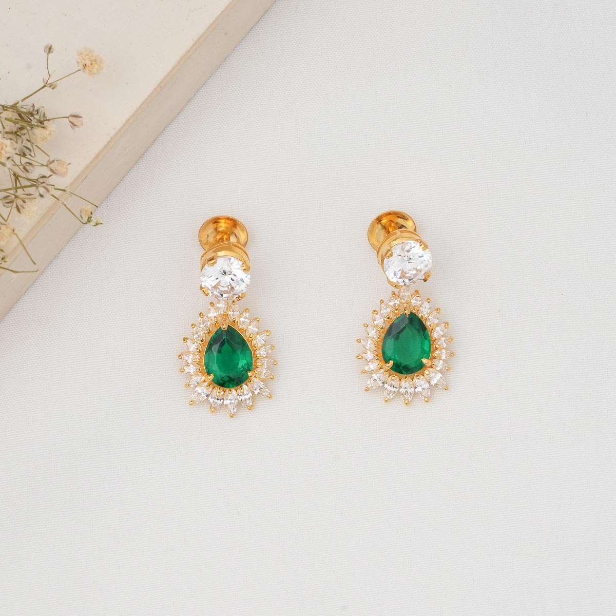 Gleaming Short Necklace Set