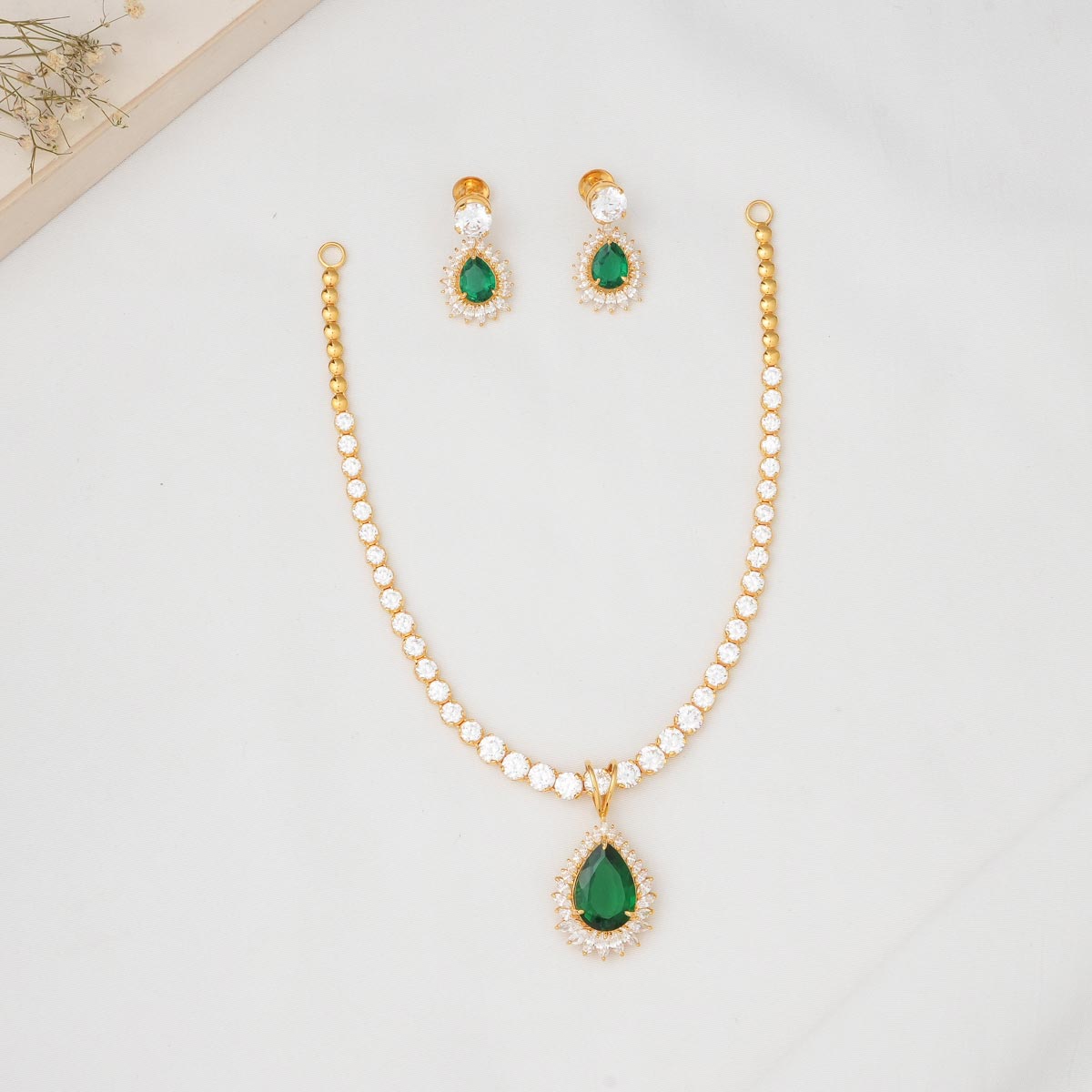 Gleaming Short Necklace Set