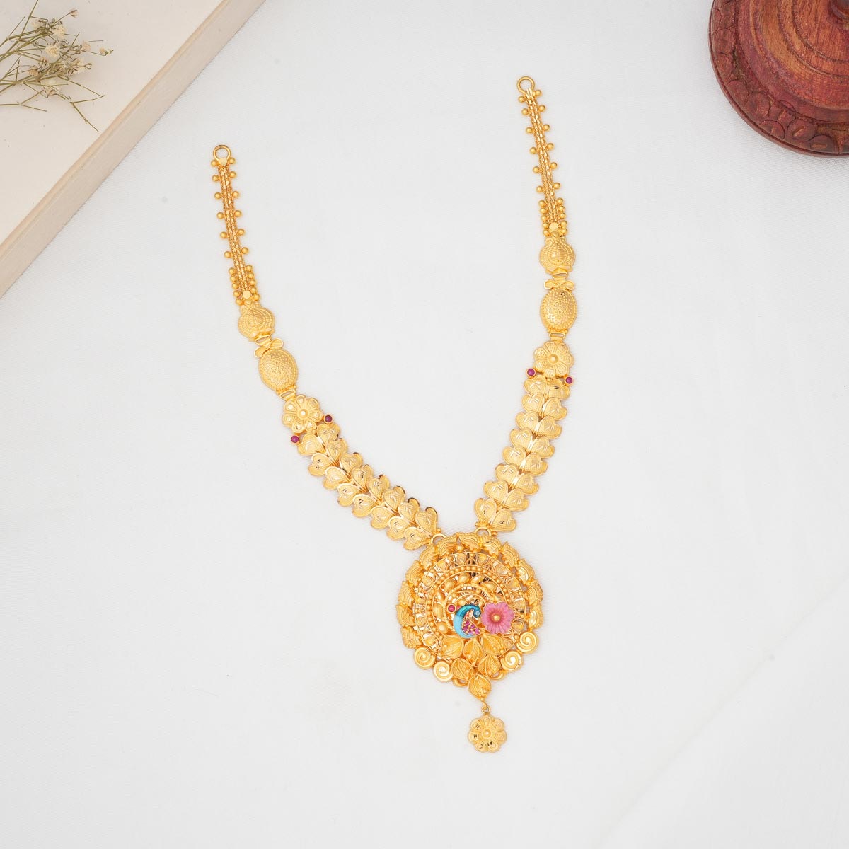Golden Glow Short Necklace