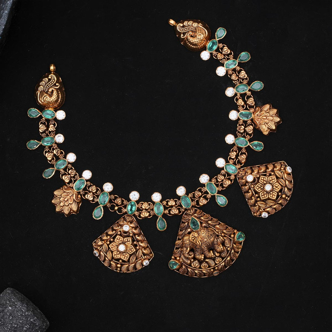 Admirable Antique Short Necklace