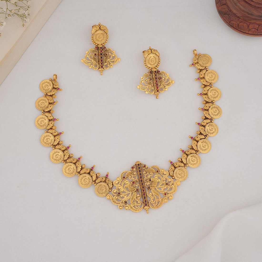 Dheekshi Short Necklace Set