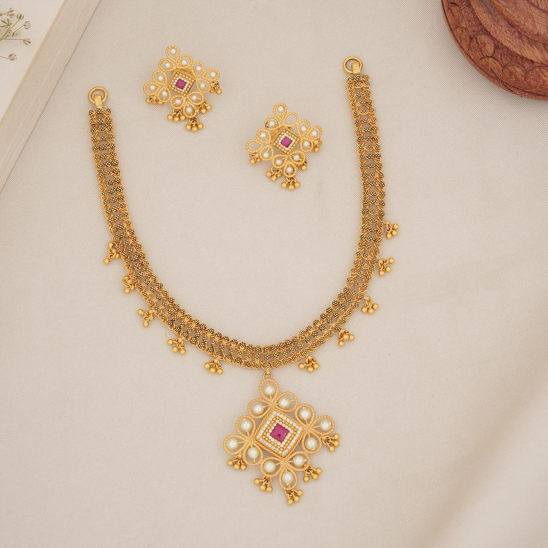Dheekshi Short Necklace Set