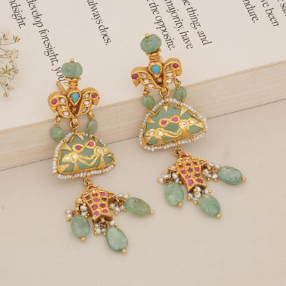 Unique Kundan Short Necklace Set