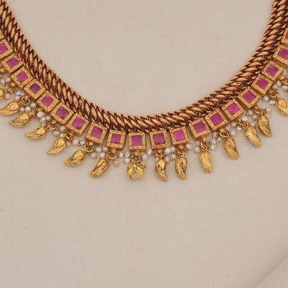 Attractive Nagas Short Necklace