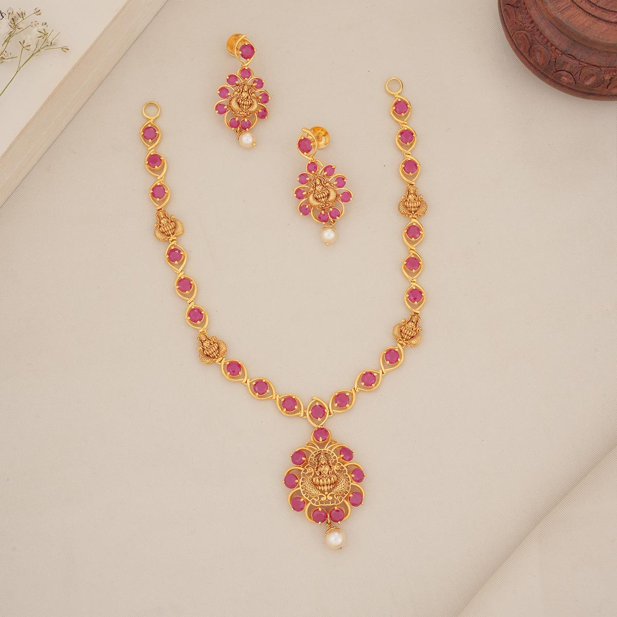 Sranisa Short Necklace Set