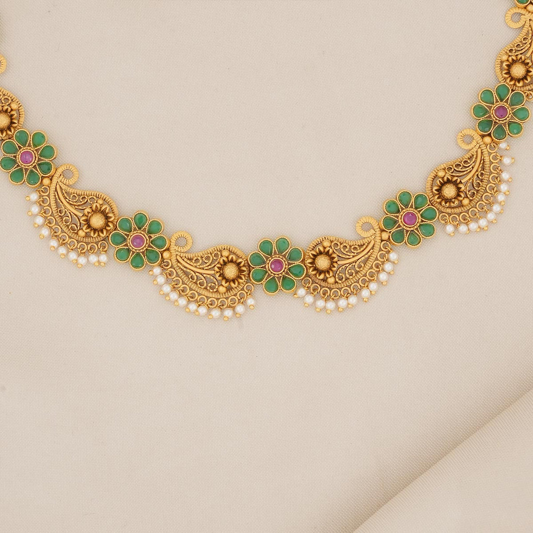 Cutie Floral inspired Short Necklace Set