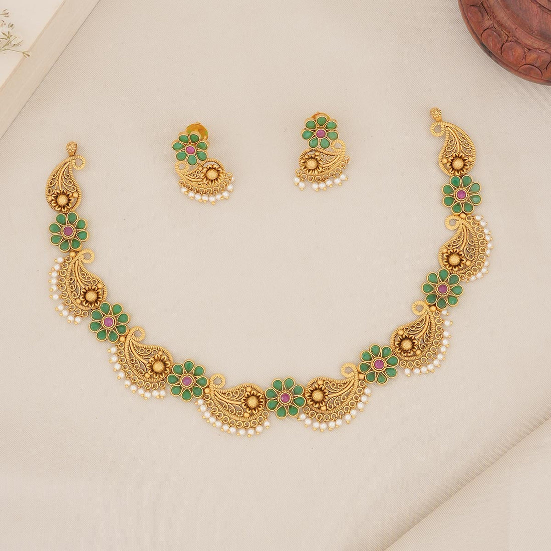 Cutie Floral inspired Short Necklace Set