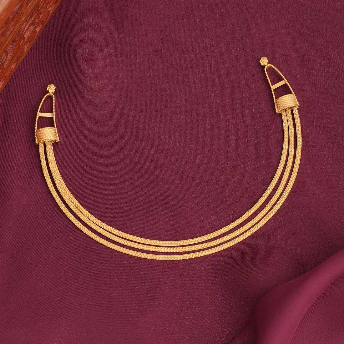 Trendy Look Antique Short Necklace