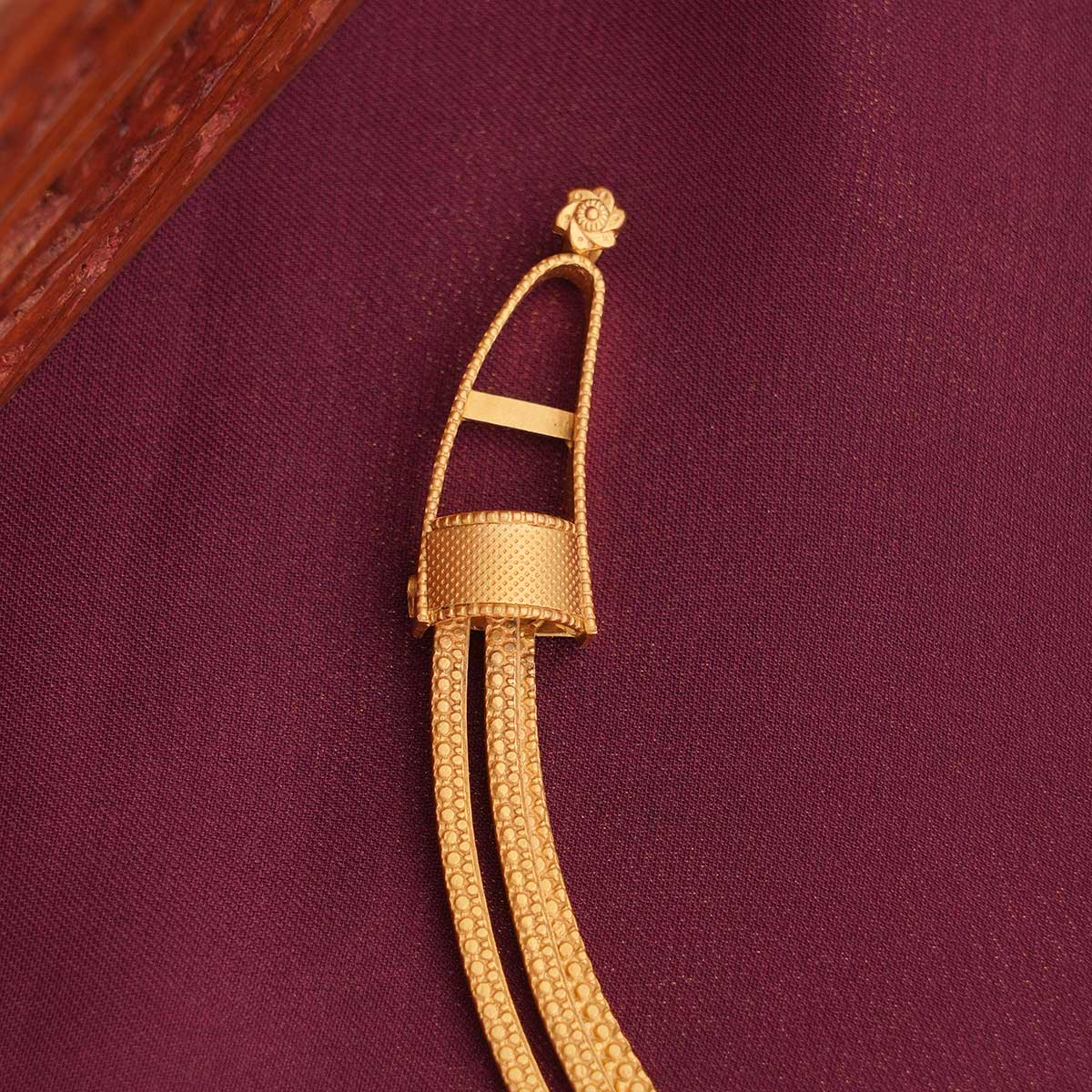 Trendy Look Antique Short Necklace