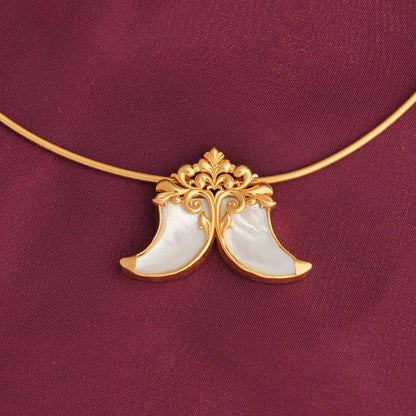 Chic &amp; Glow Antique Short Necklace
