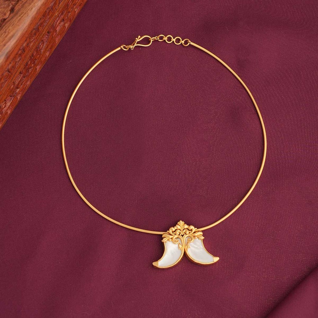 Chic &amp; Glow Antique Short Necklace