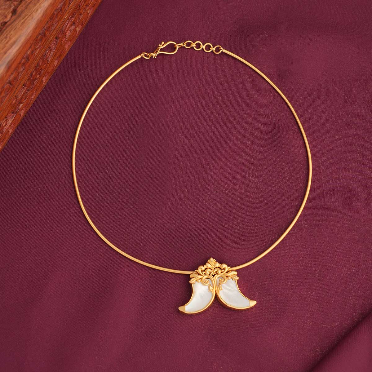 Chic &amp; Glow Antique Short Necklace