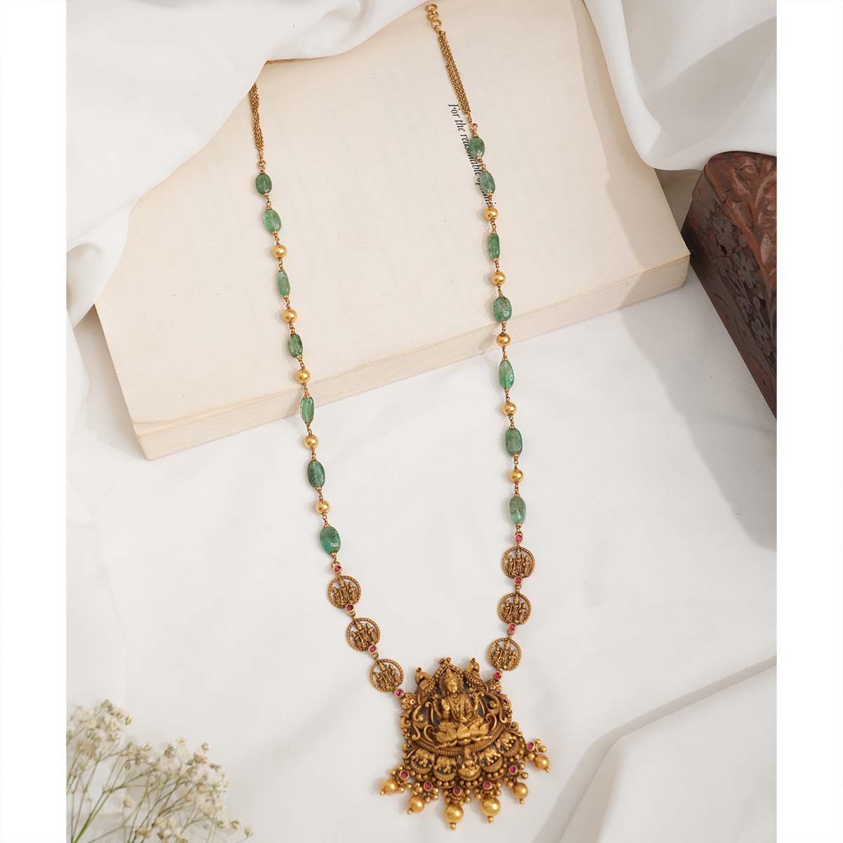 Catching Antique Long Necklace