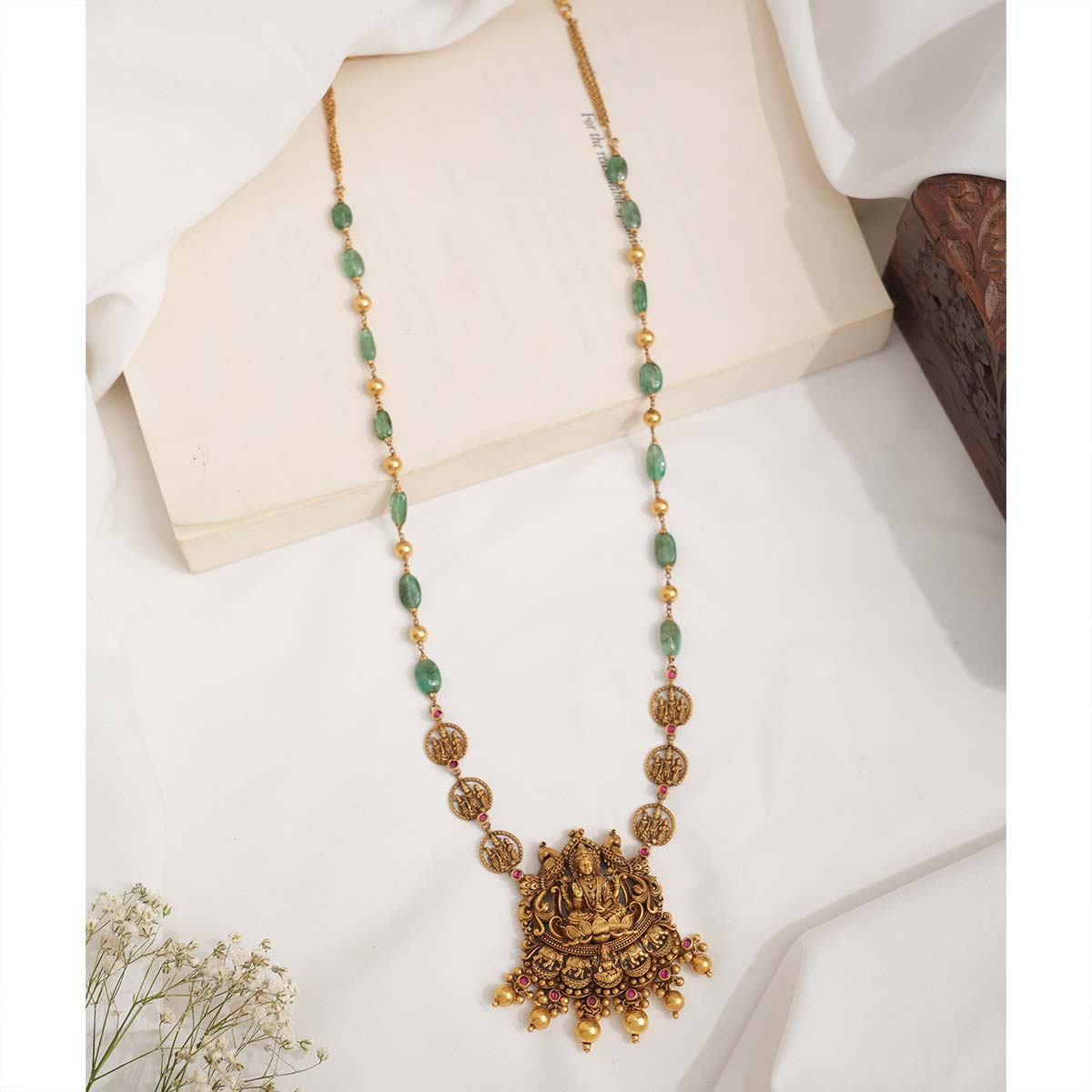 Catching Antique Long Necklace
