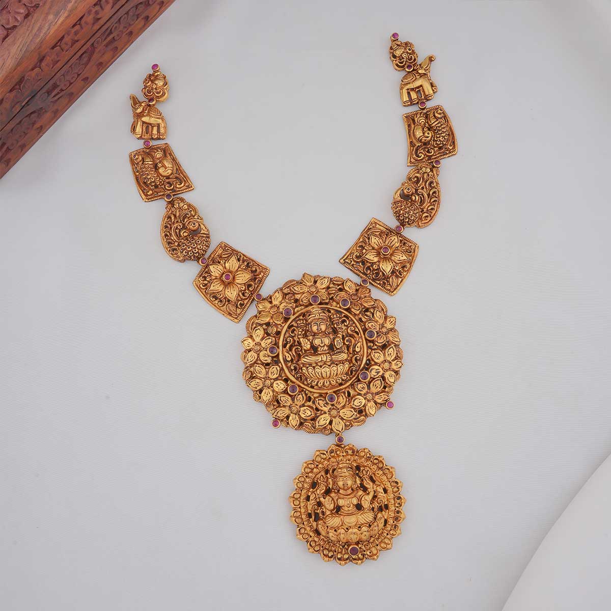 Luxurious Antique Necklace