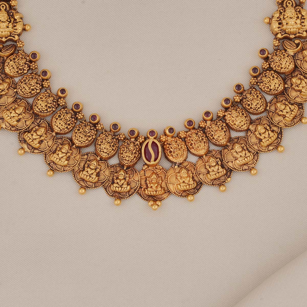 Attractive Antique Short Necklace