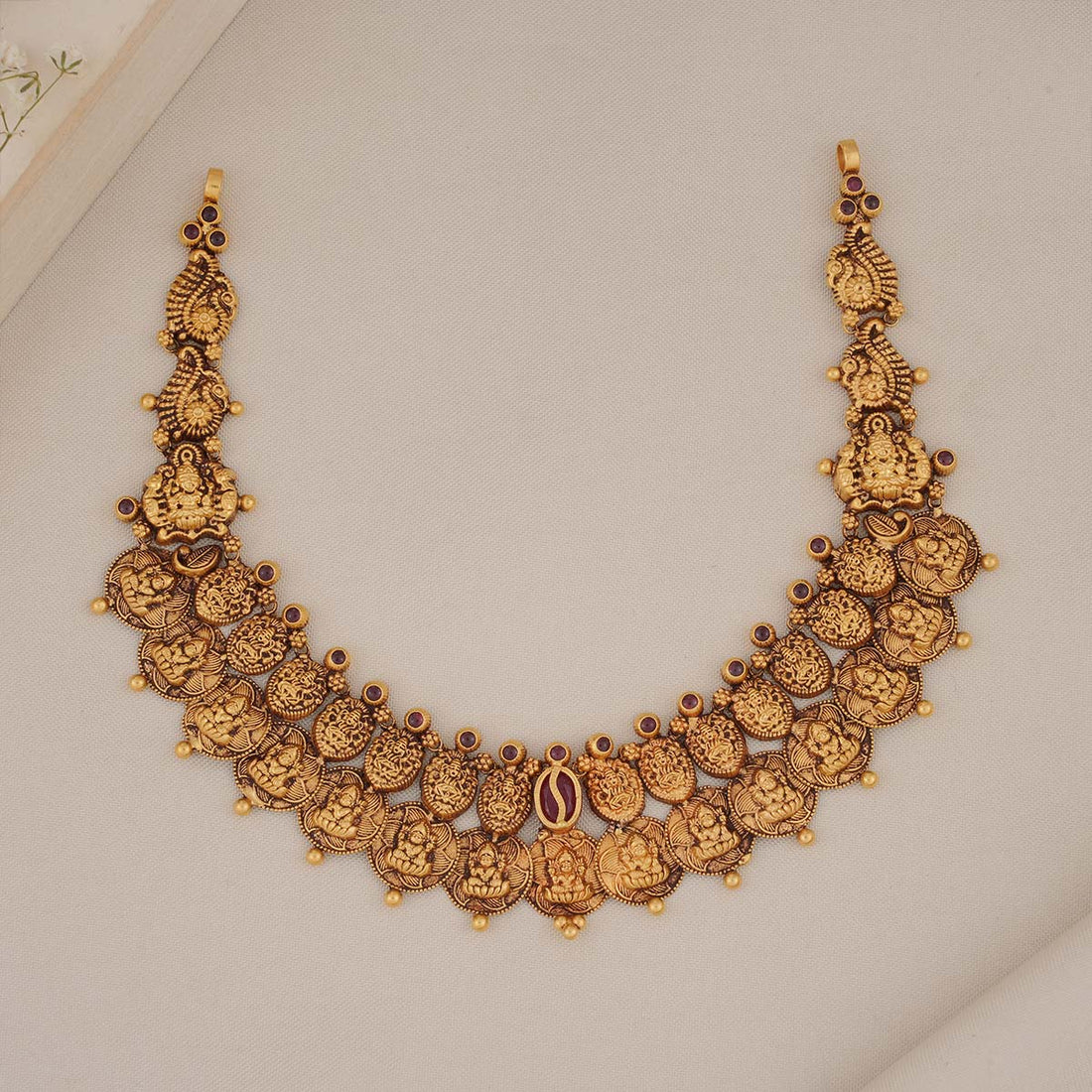 Attractive Antique Short Necklace